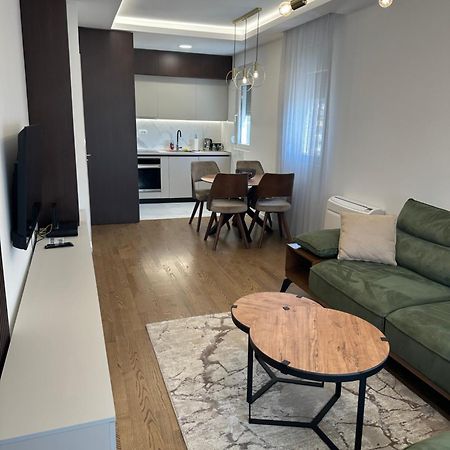 Luxury Apartments D&B ポドゴリツァ エクステリア 写真