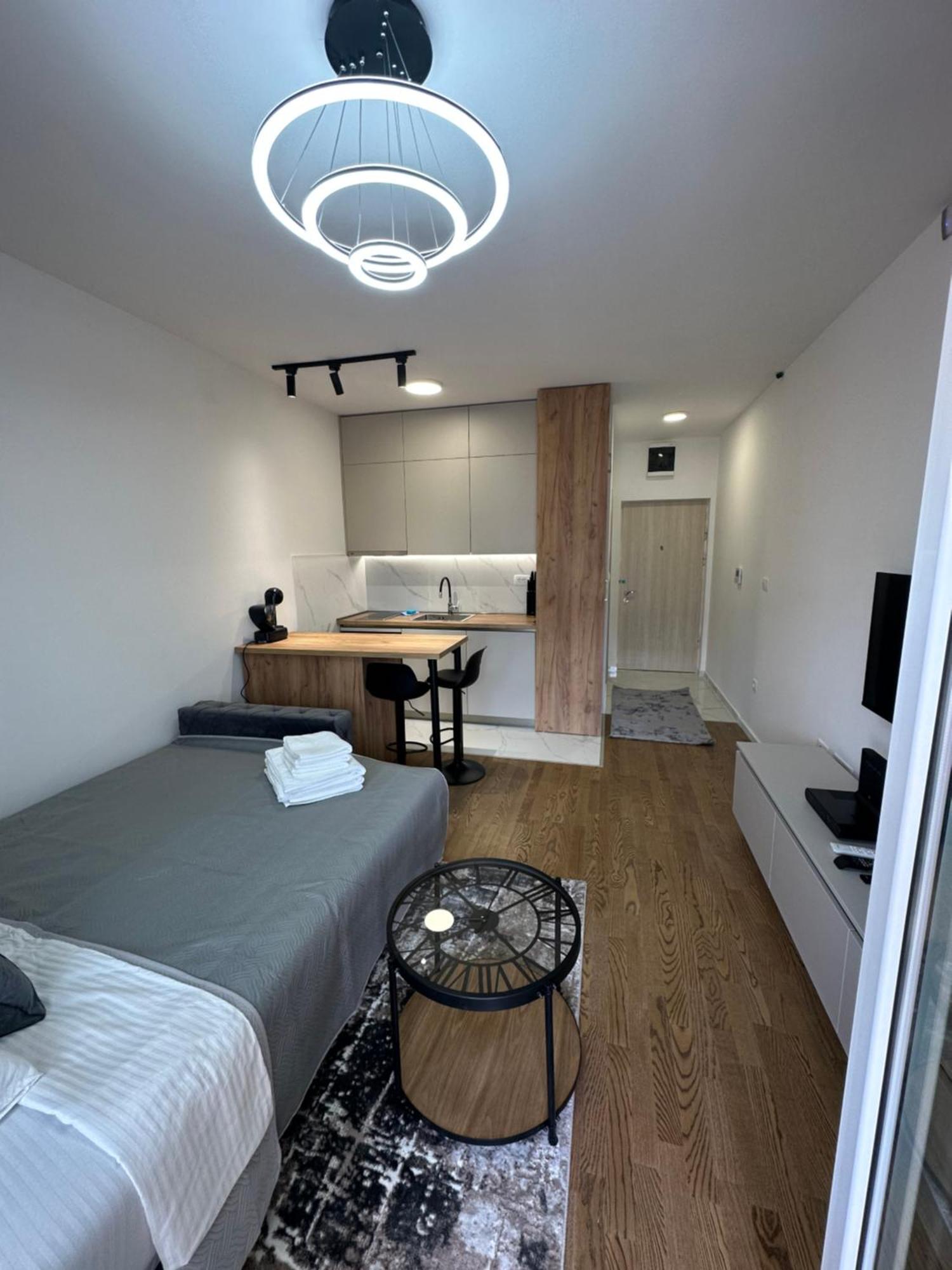 Luxury Apartments D&B ポドゴリツァ エクステリア 写真