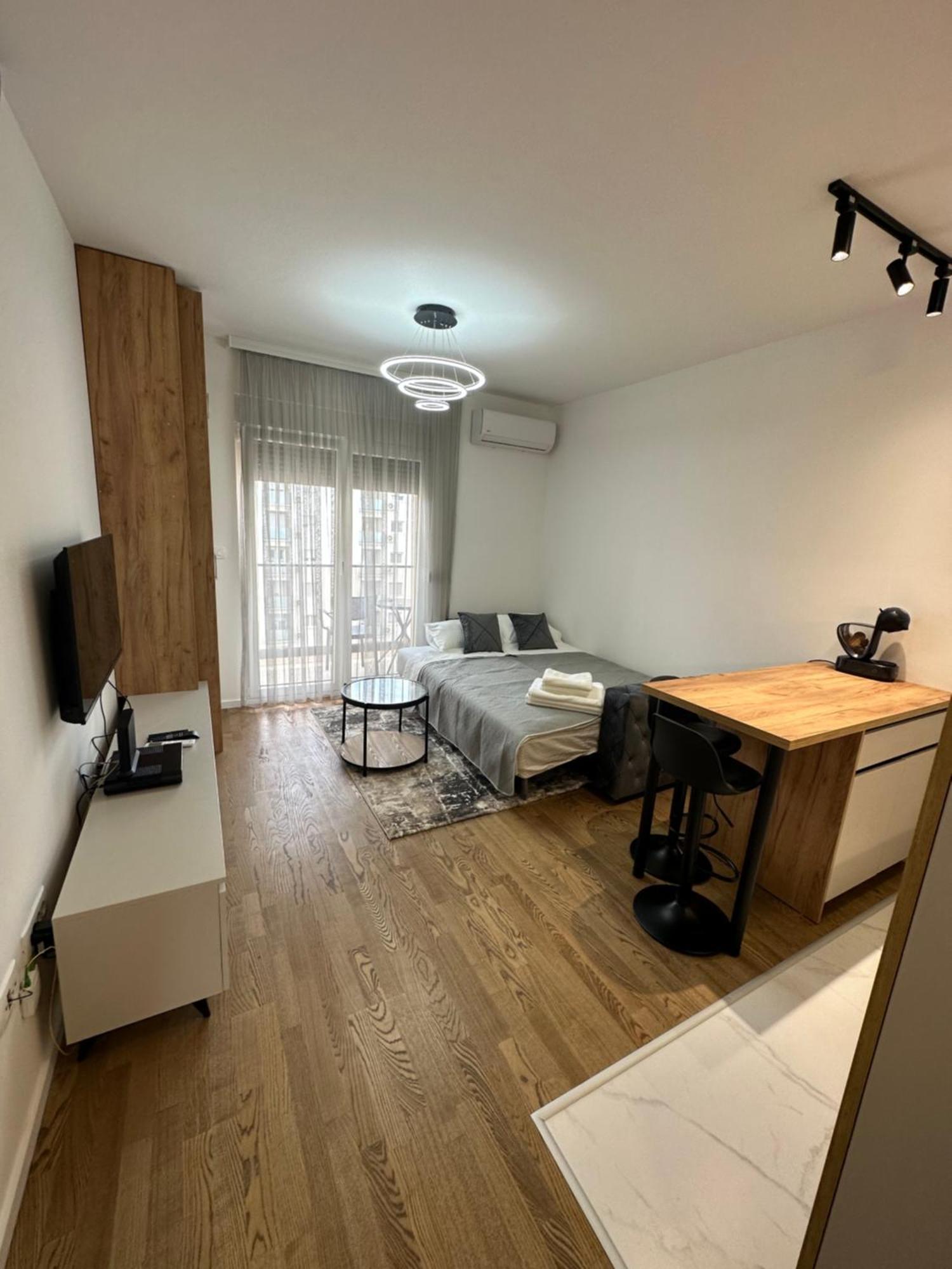 Luxury Apartments D&B ポドゴリツァ エクステリア 写真