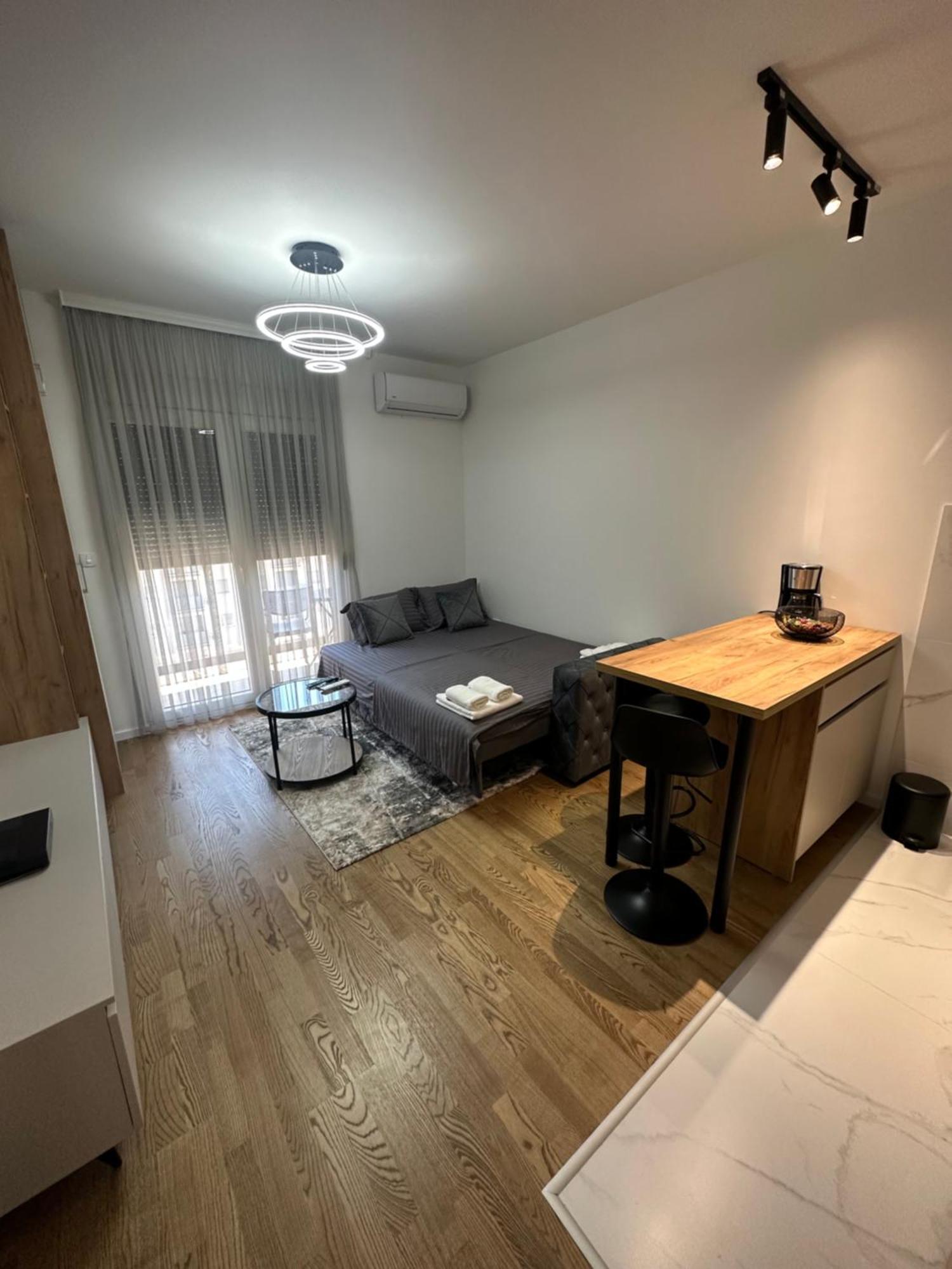 Luxury Apartments D&B ポドゴリツァ エクステリア 写真